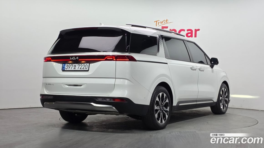 Kia Carnival 7-Seater Outdoor, 2023