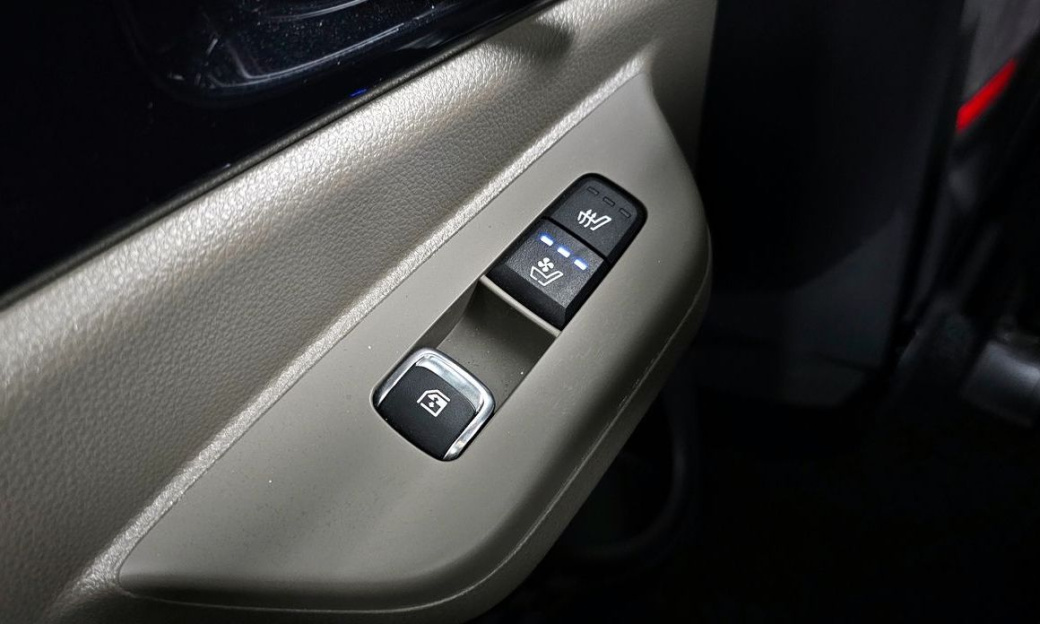 Kia Carnival 9-Seater Gravity, 2025