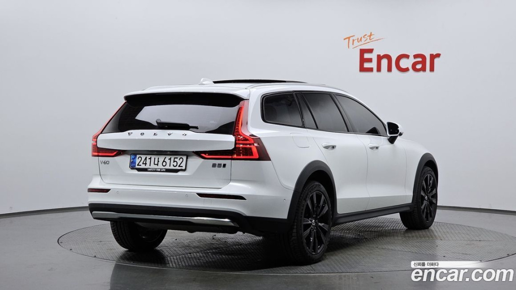 Volvo V60 B5 Ultimate AWD, 2024