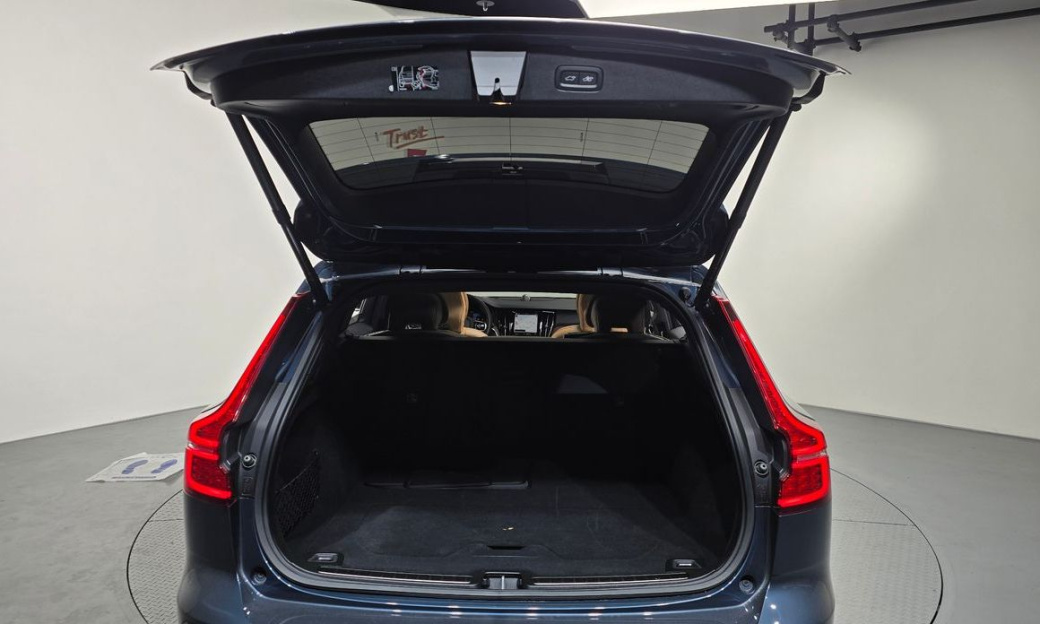 Volvo V60 B5 Ultimate AWD, 2024