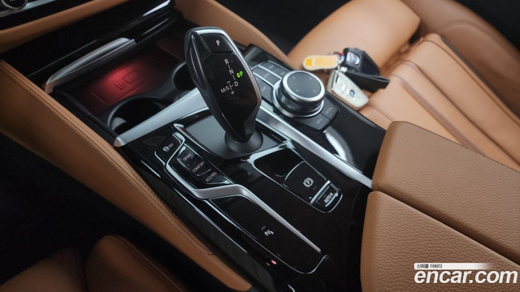 BMW 5-Series 520i Luxury, 2022
