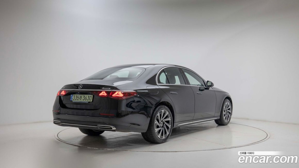 Mercedes-Benz E-Class E300 4MATIC Exclusive, 2025