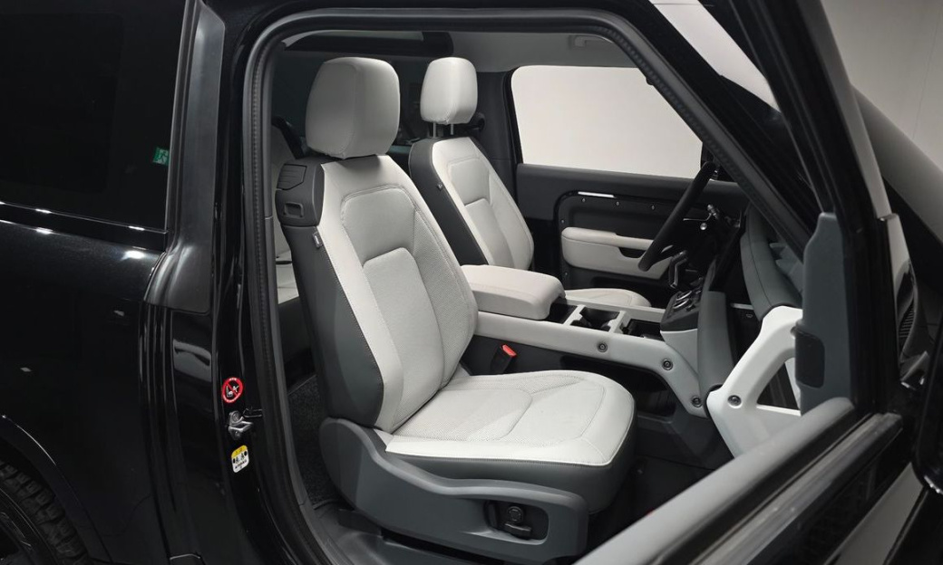 Land Rover Defender 90 D250 X-Dynamic SE, 2025