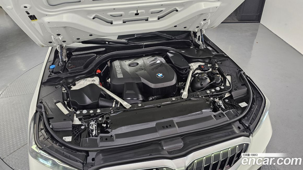 BMW 5-Series 530i xDrive, 2024