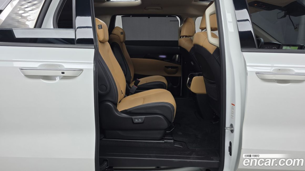 Kia Carnival 9-Seater Signature, 2023