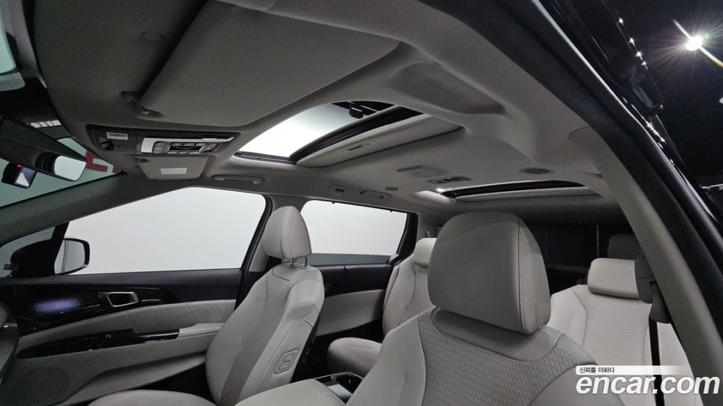 Kia Carnival 9-Seater Signature, 2023