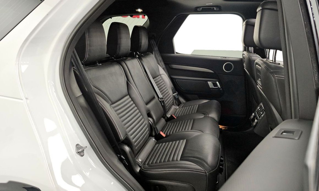 Land Rover Discovery P360 R-Dynamic SE, 2023