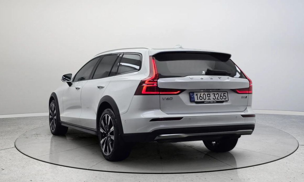 Volvo V60 B5 Ultimate AWD, 2024