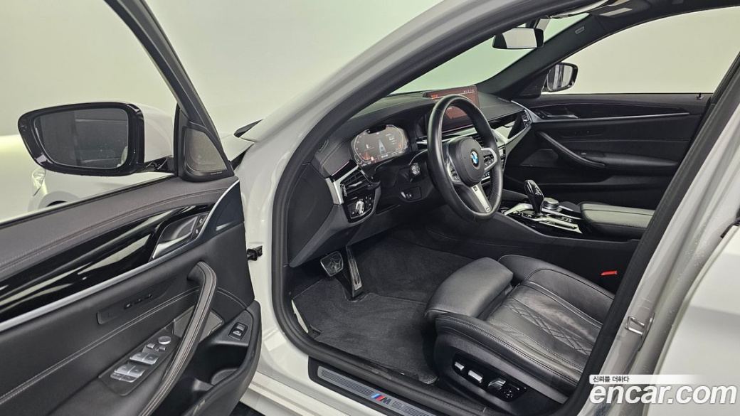 BMW 5-Series 530i M Sport Package, 2023