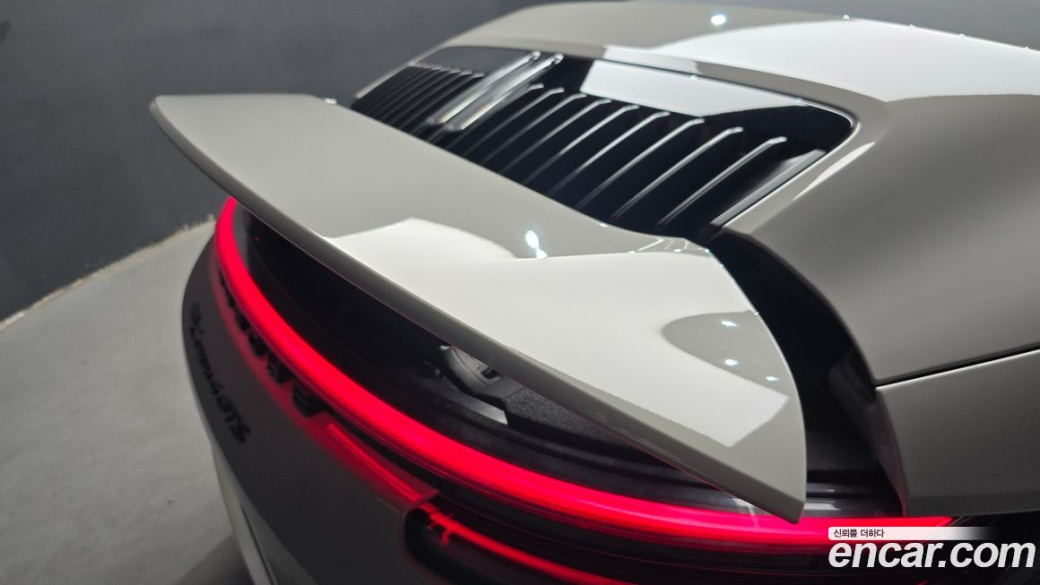 Porsche 911 Carrera 4 GTS Cabriolet, 2023