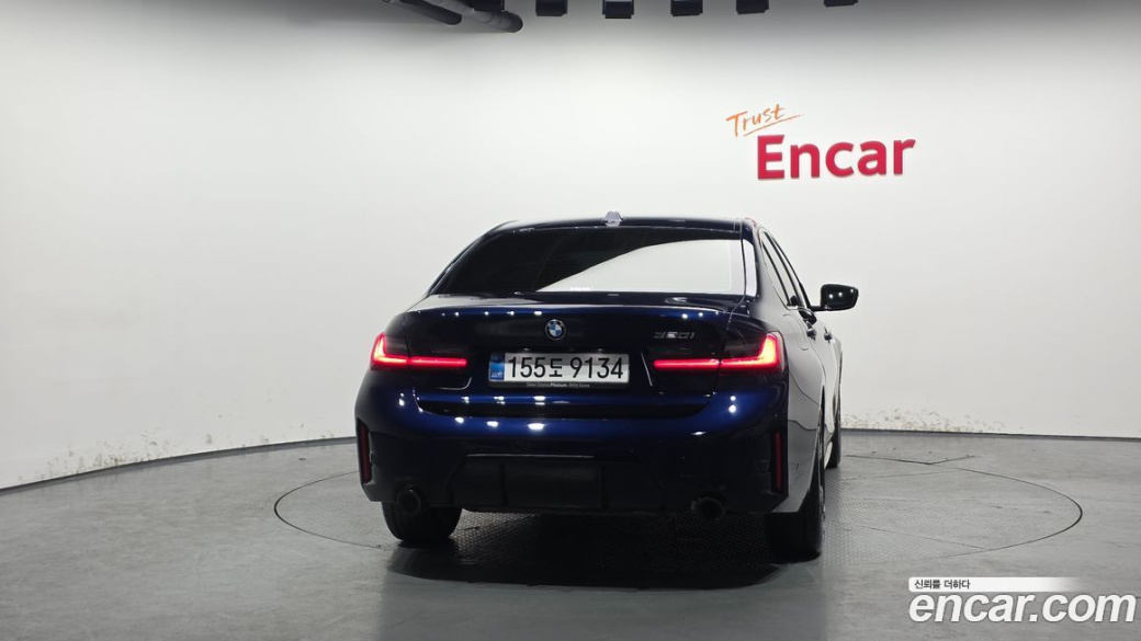 BMW 3-Series 320i M Sport, 2025