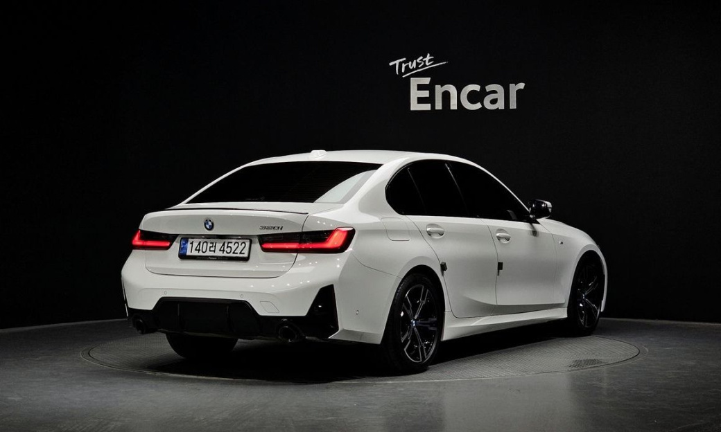 BMW 3-Series 320i M Sport, 2024