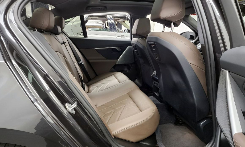 BMW 5-Series 520i, 2024
