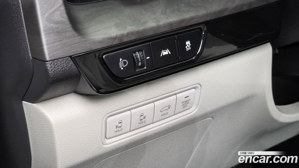 Kia Carnival 7-Seater Outdoor, 2023