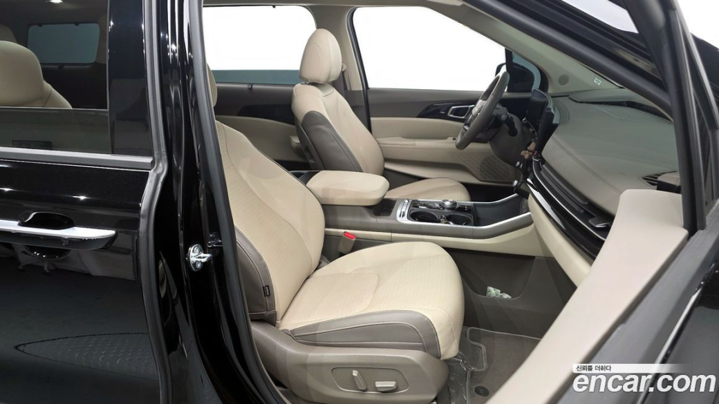 Kia Carnival 9-Seater Signature, 2025