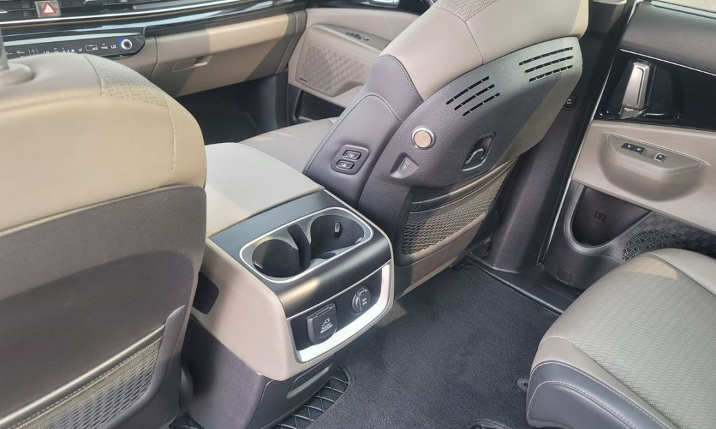 Kia Carnival 9-Seater Gravity, 2025
