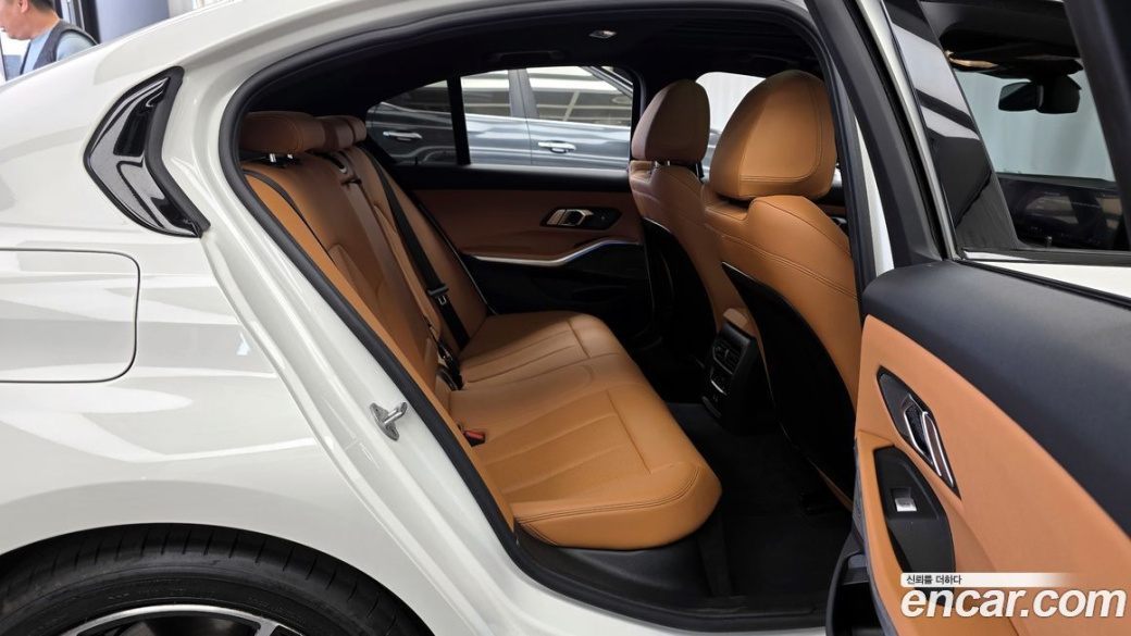 BMW 3-Series 320i M Sport, 2025