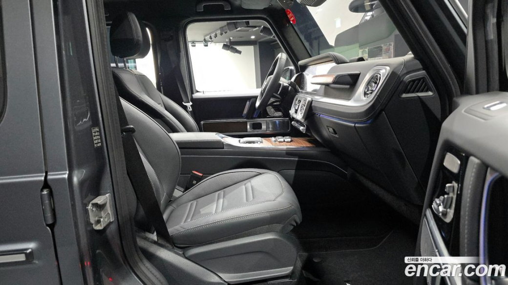 Mercedes-Benz G-Class G450d, 2025