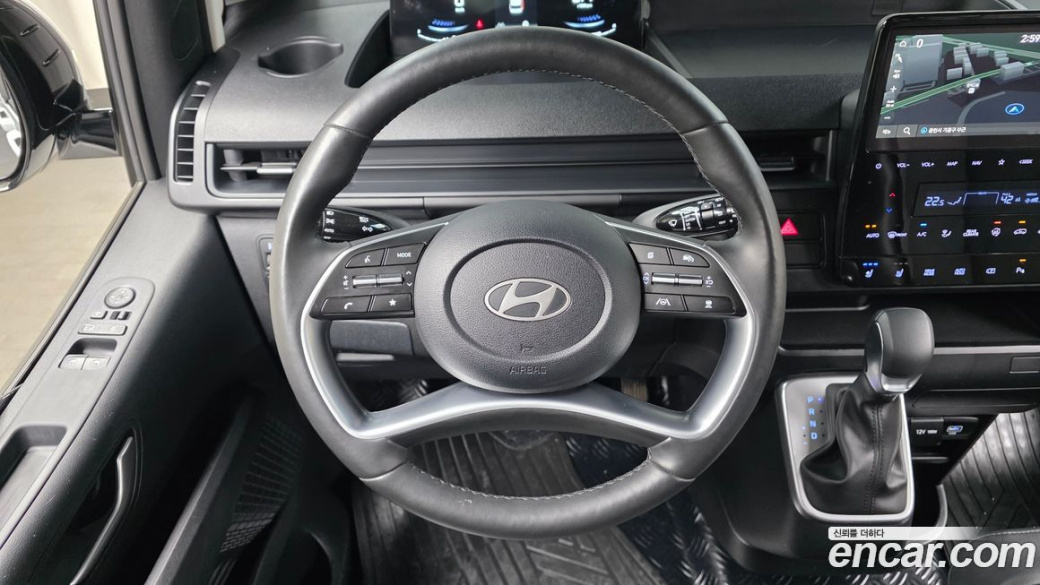 Hyundai Staria Tourer 11-Seater, 2025