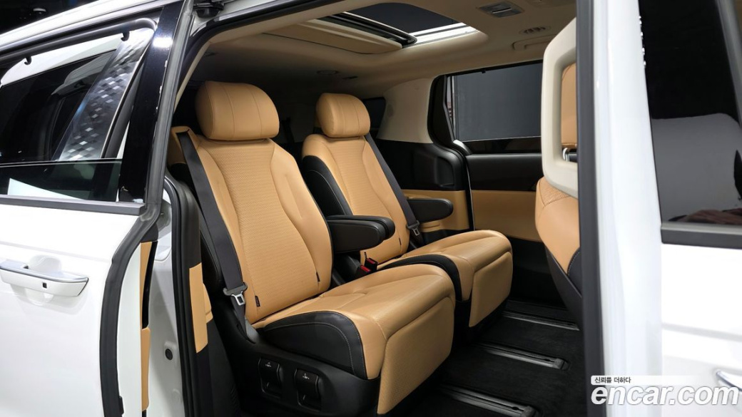 Kia Carnival 7-Seater Signature, 2023
