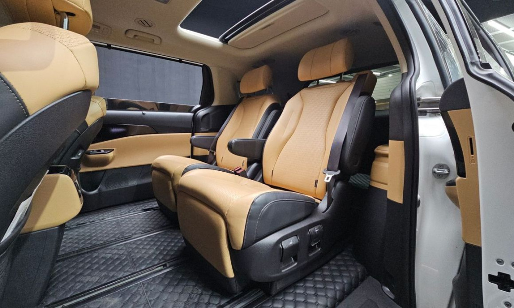 Kia Carnival 7-Seater Signature, 2022