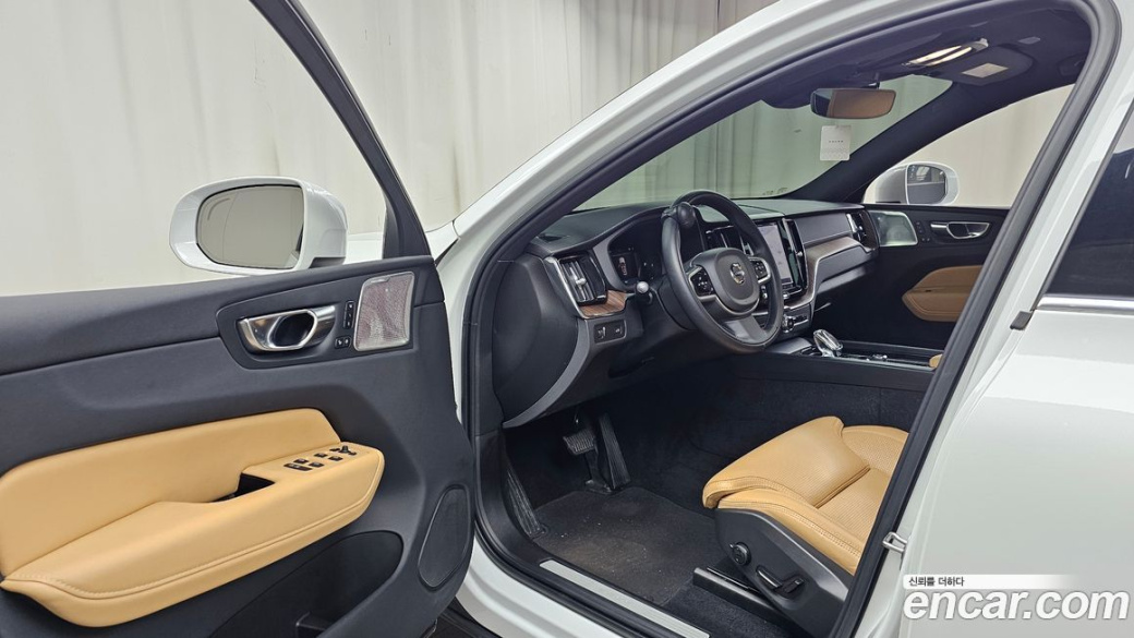 Volvo XC60 B5 Inscription, 2022
