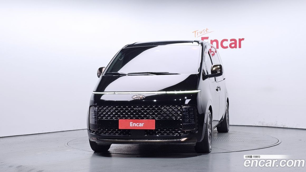 Hyundai Staria 4WD Lounge 9-Seater, 2023