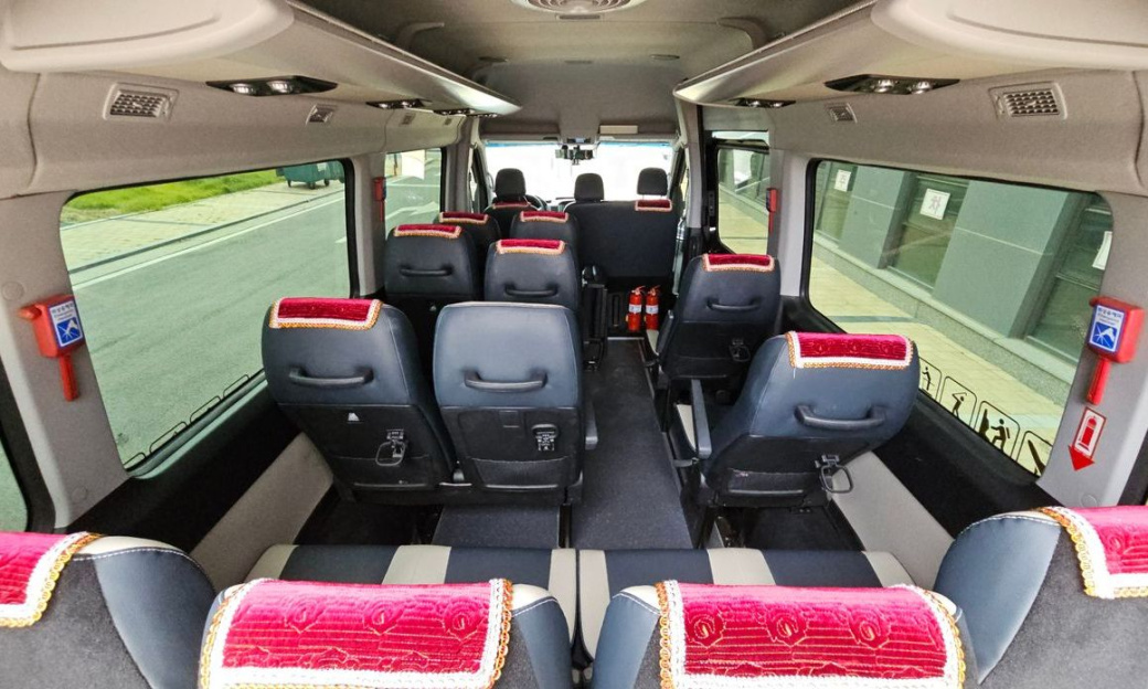 Hyundai Solati 16-seater, 2024
