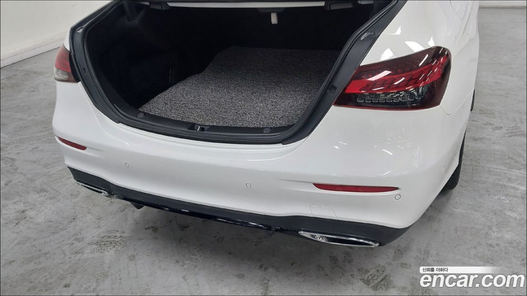 Mercedes-Benz E-Class E350 4MATIC AMG Line, 2023
