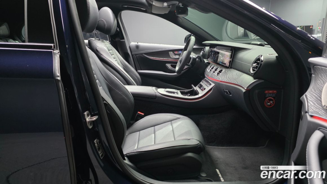 Mercedes-Benz E-Class E350 4MATIC AMG Line, 2023