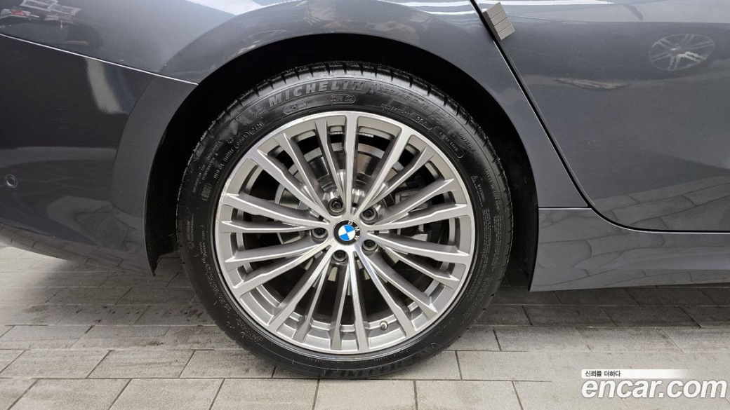 BMW 3-Series 320i Luxury, 2022