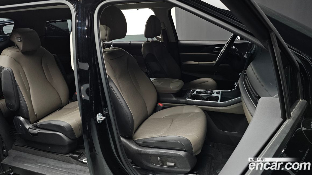 Kia Carnival 9-Seater Noblesse, 2025