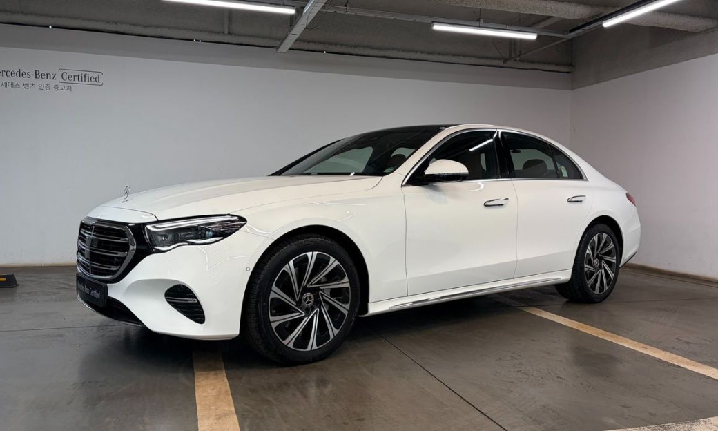 Mercedes-Benz E-Class E300 4MATIC Exclusive, 2026