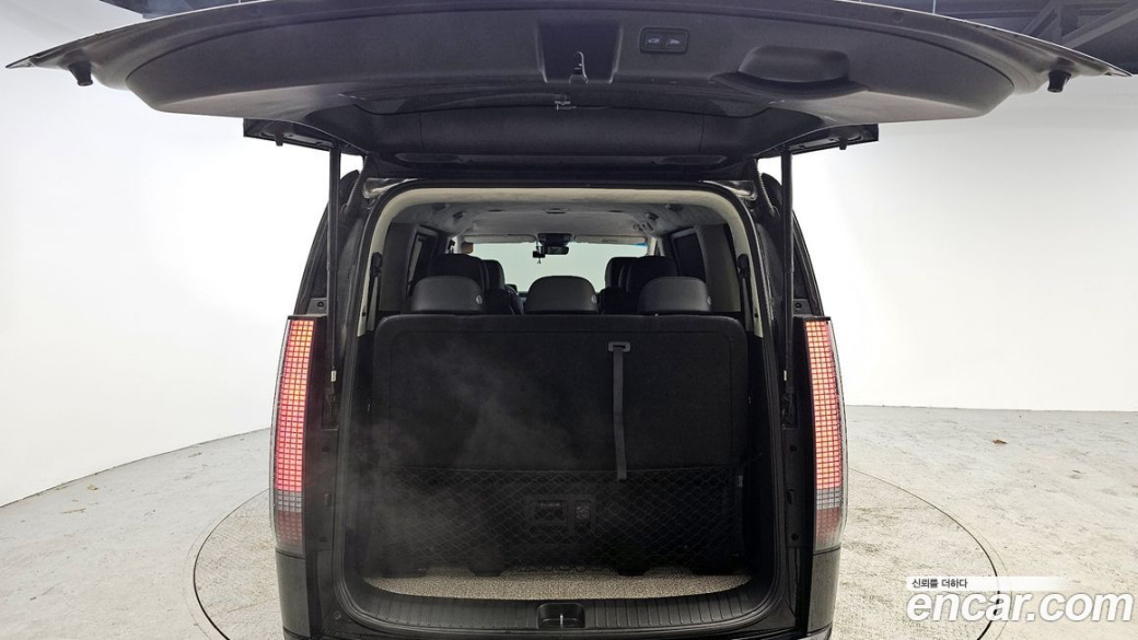 Hyundai Staria Lounge 9-Seater, 2023