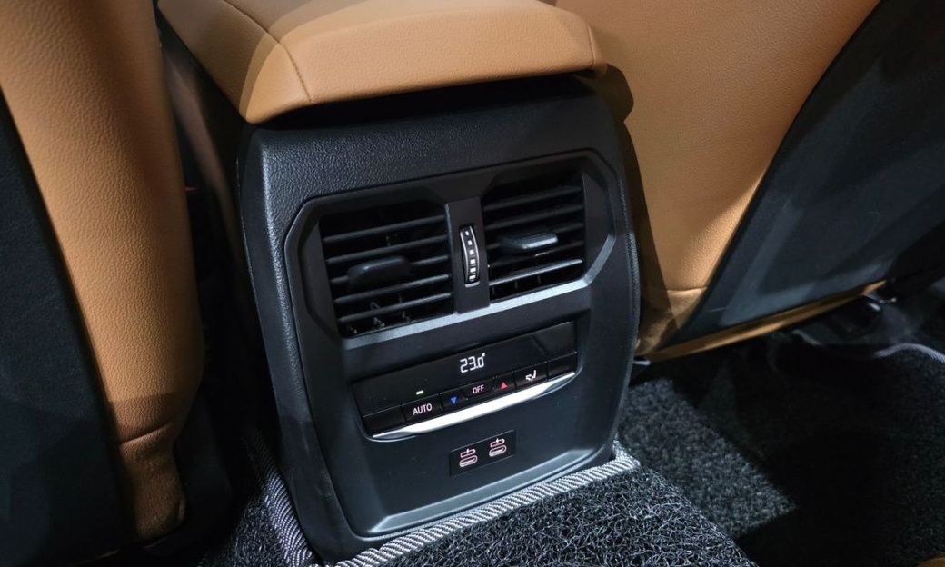 BMW 3-Series 320i, 2024