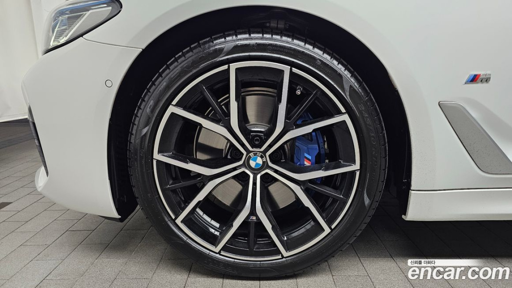 BMW 5-Series 530i M Sport Package, 2023