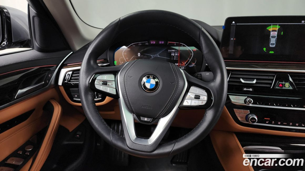 BMW 5-Series 520i Luxury, 2023