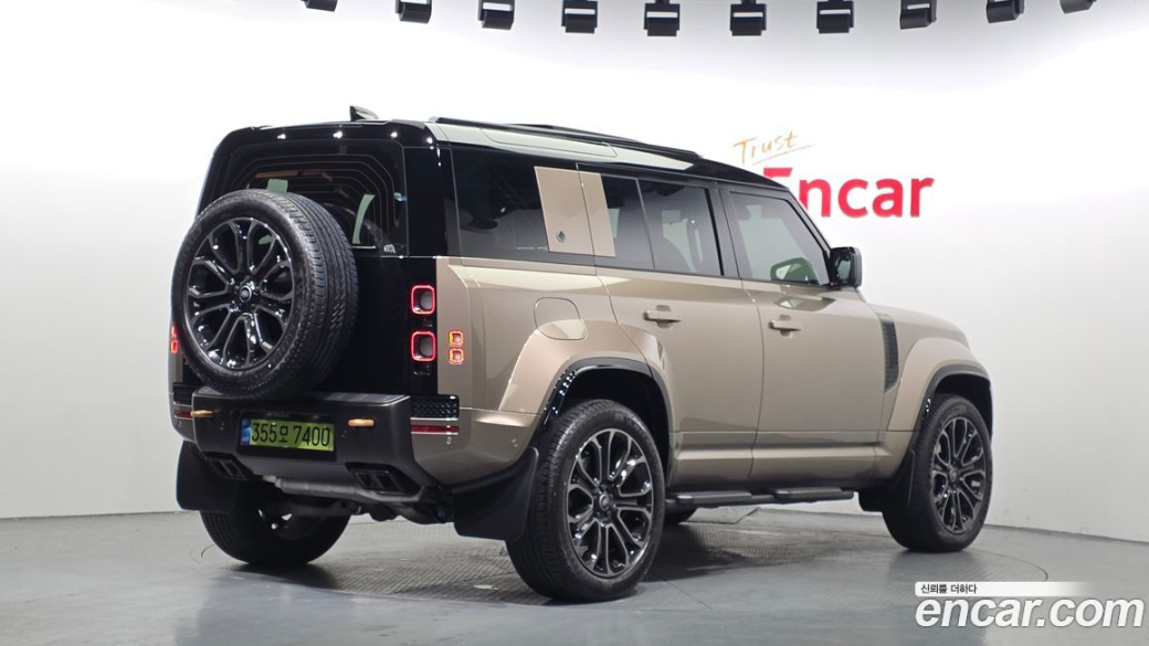 Land Rover Defender 110 P635 Octa, 2025