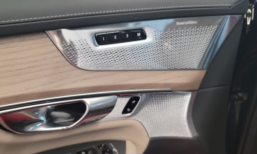 Volvo XC90 B6 Ultra Dark, 2026