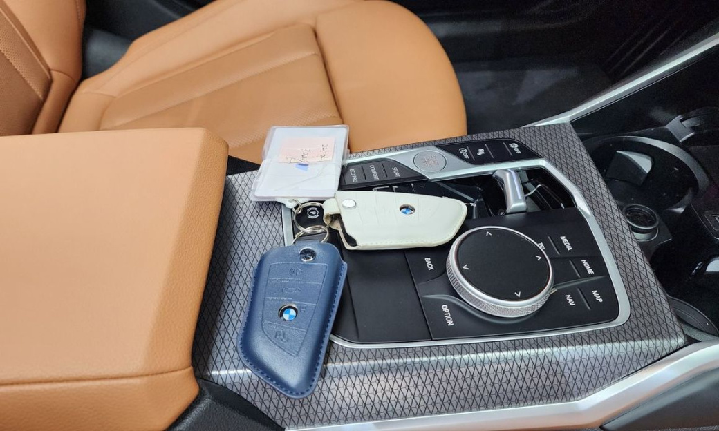 BMW 3-Series 320i M Sport, 2024