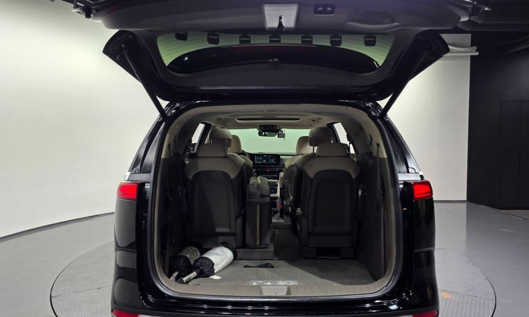 Kia Carnival 11-Seater Signature, 2023