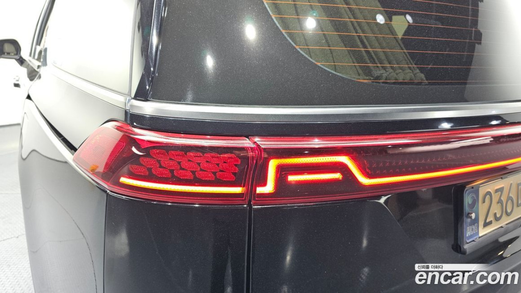 Kia Carnival 9-Seater Hi-Limousine, 2023