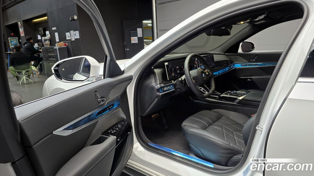 BMW 7-Series 740i xDrive M Sport, 2025