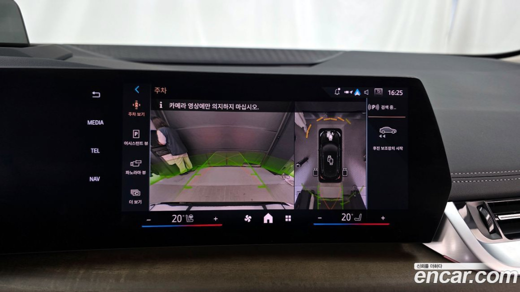 BMW 2-Series 220i Luxury, 2025