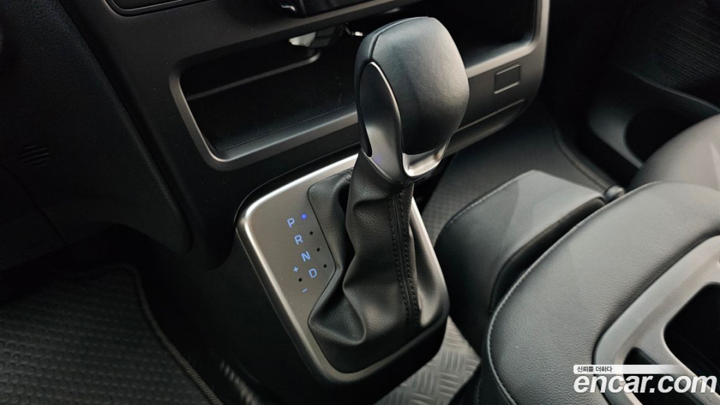 Hyundai Staria Tourer 11-Seater, 2025