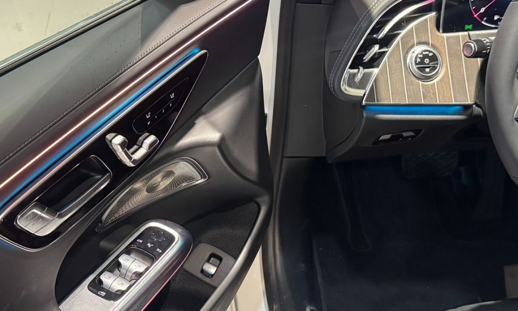 Mercedes-Benz E-Class E300 4MATIC Exclusive, 2025