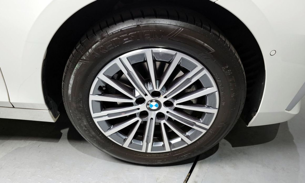BMW 2-Series 220i Luxury, 2023