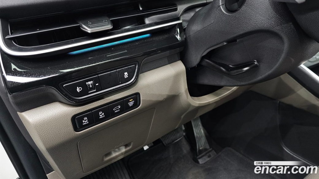 Kia Carnival 9-Seater Signature, 2025