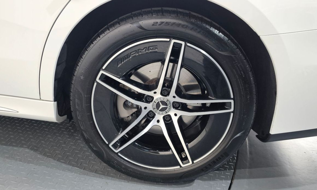 Mercedes-Benz E-Class E300 4MATIC AMG Line, 2025