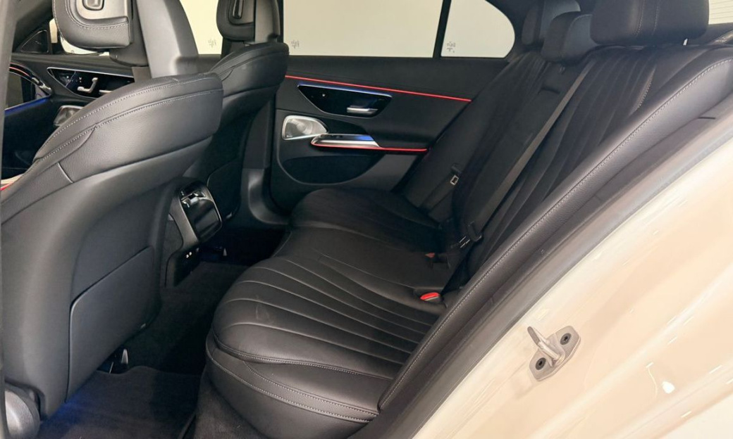Mercedes-Benz E-Class E300 4MATIC Exclusive, 2024